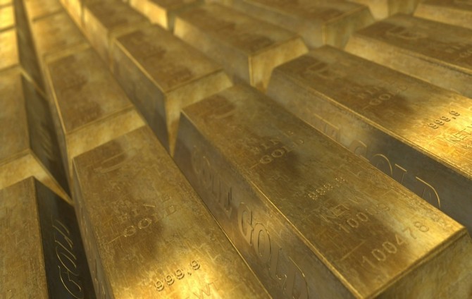 Gold Holds Near $4,200 Ahead of Key US Inflation Data